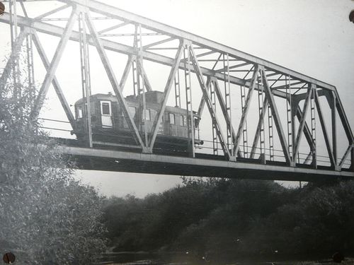 Motorkocsi a Rába hídján, az utolsó üzemnapok egyikén